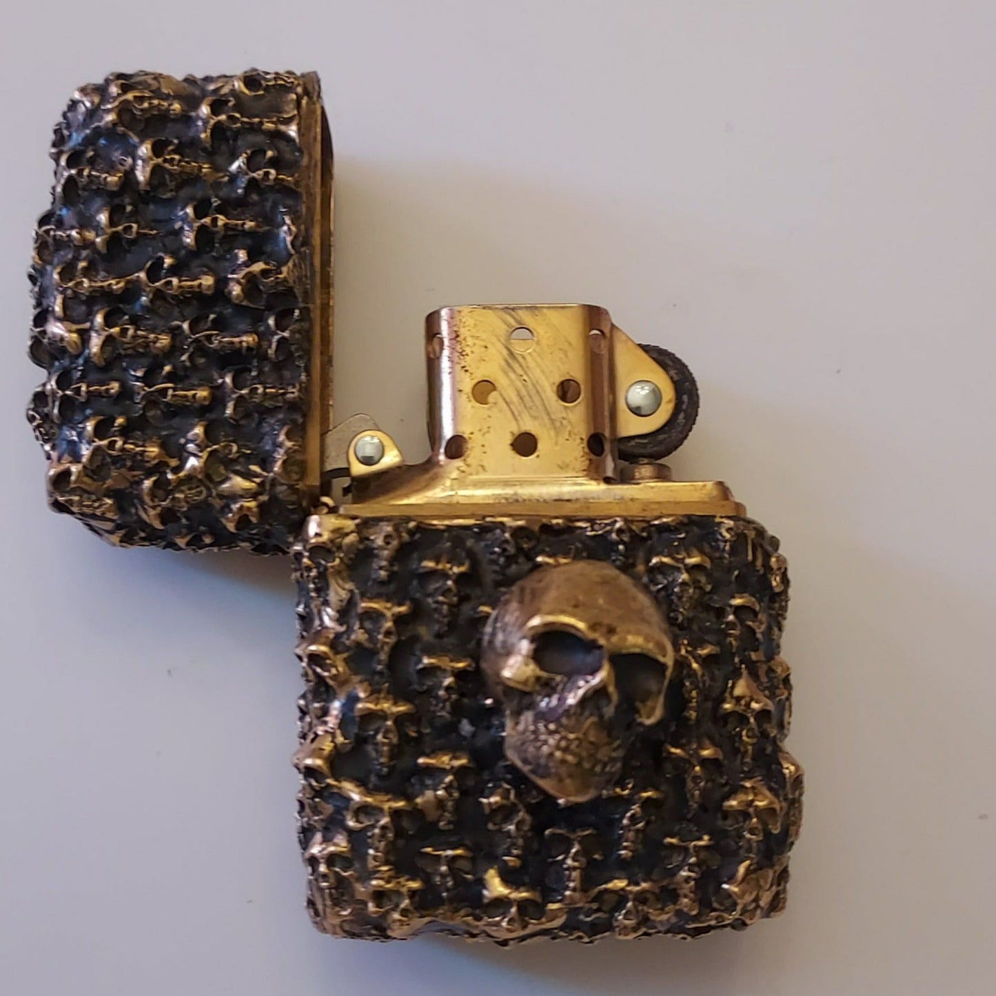 Brozen skull Zippo lighter